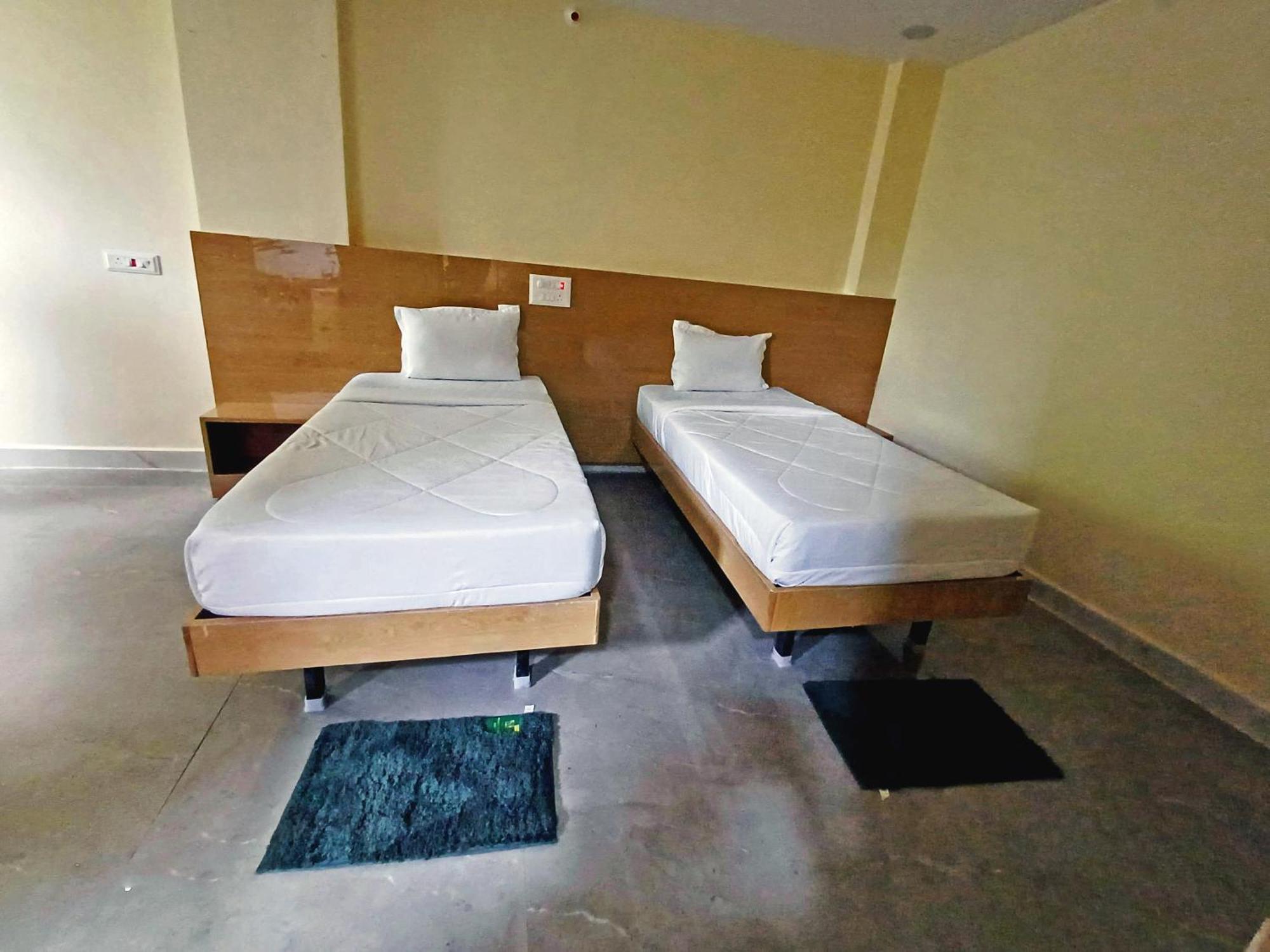 Udupi Deluxe Lodge Gulbarga Kalaburagi Eksteriør billede